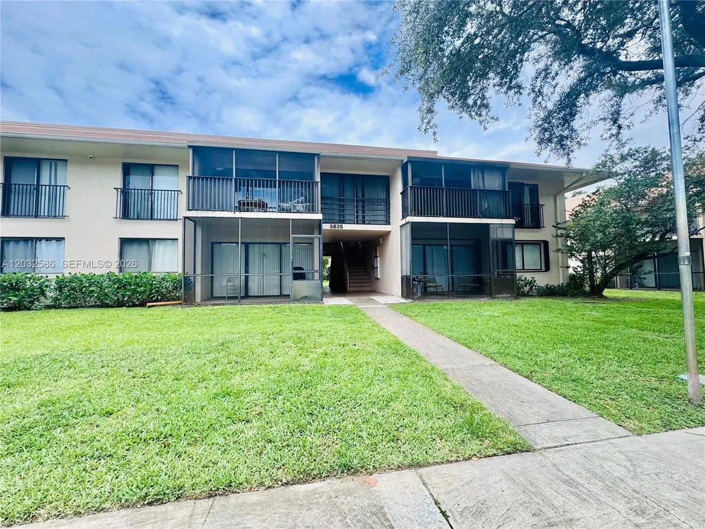 5835 Washington Street Hollywood FL 33023