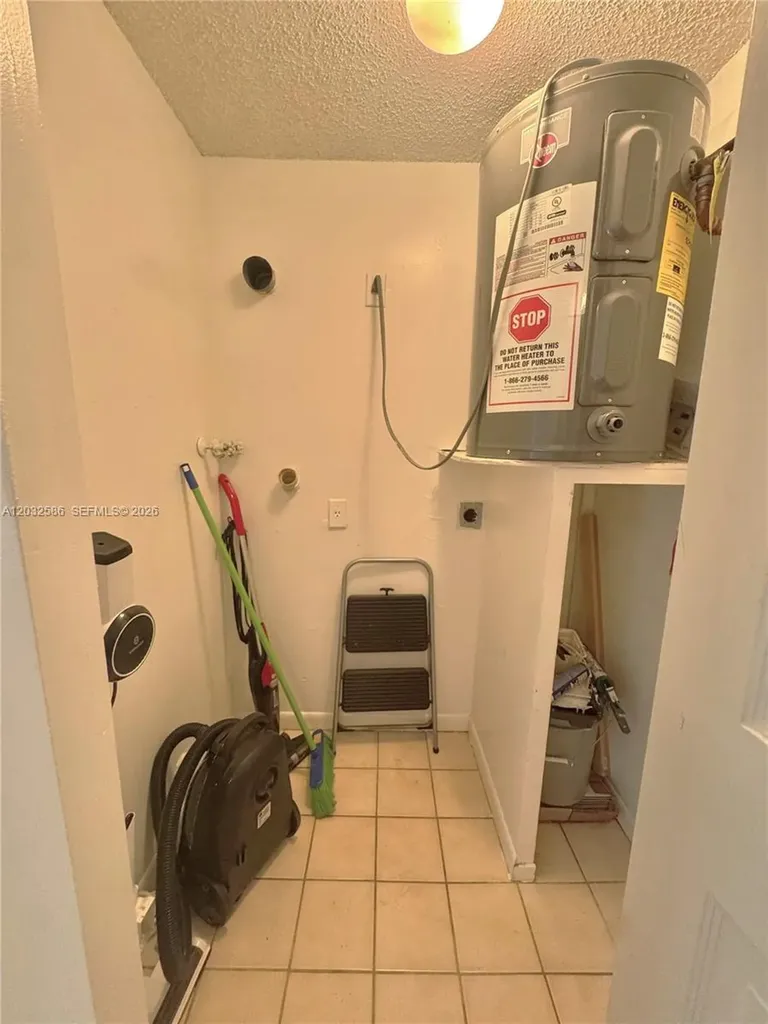 5835 Washington Street Hollywood FL 33023