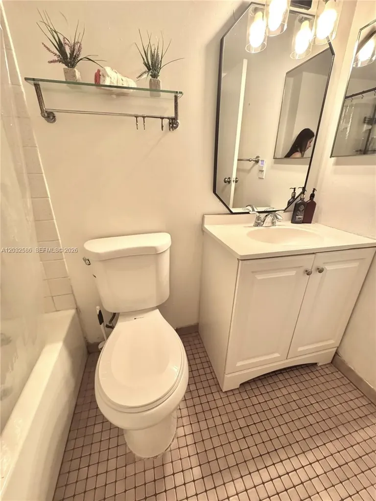 5835 Washington Street Hollywood FL 33023