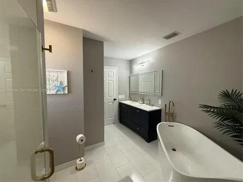 389 NE Surfside Avenue Port St. Lucie FL 34983