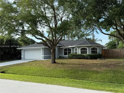 389 NE Surfside Avenue Port St. Lucie FL 34983