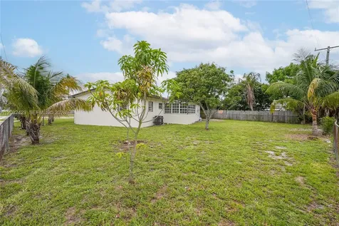 701 NW 176th Terrace Miami Gardens FL 33169