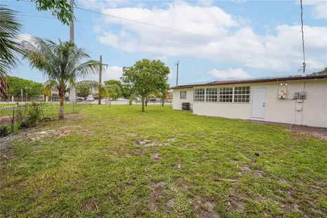 701 NW 176th Terrace Miami Gardens FL 33169