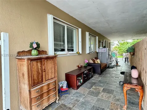2780 SW 90th Avenue Miami FL 33165