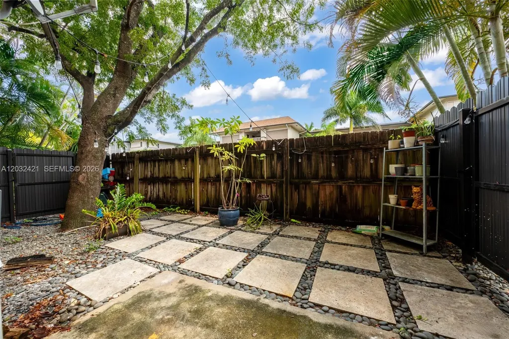 4902 Washington Street Hollywood FL 33021