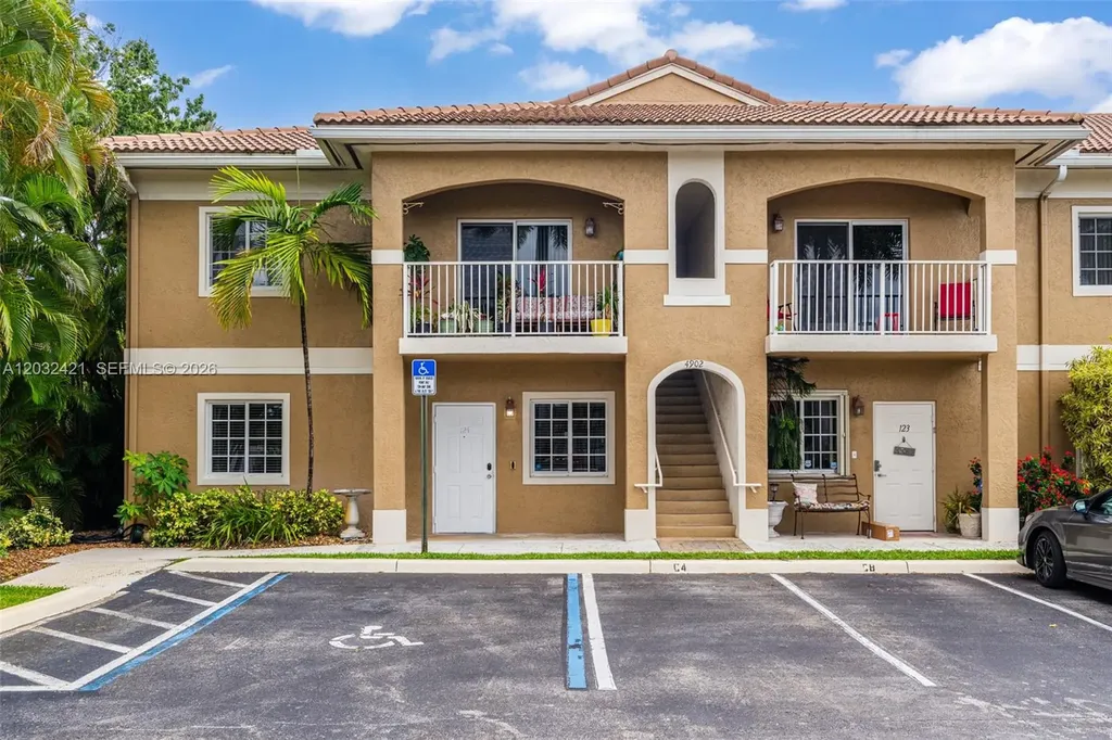 4902 Washington Street Hollywood FL 33021