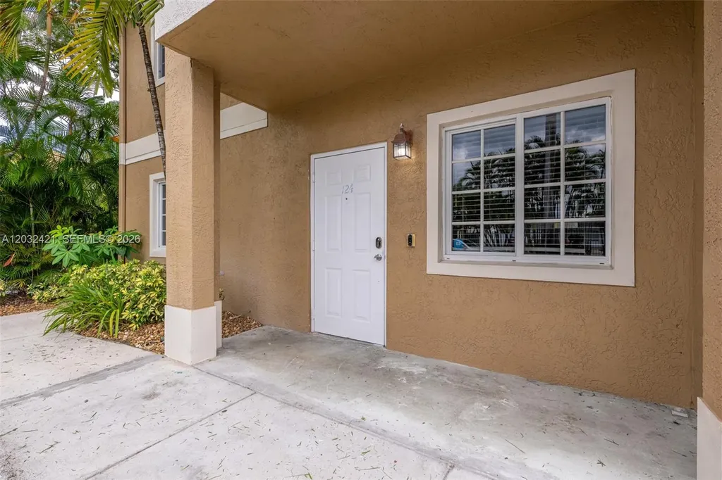 4902 Washington Street Hollywood FL 33021