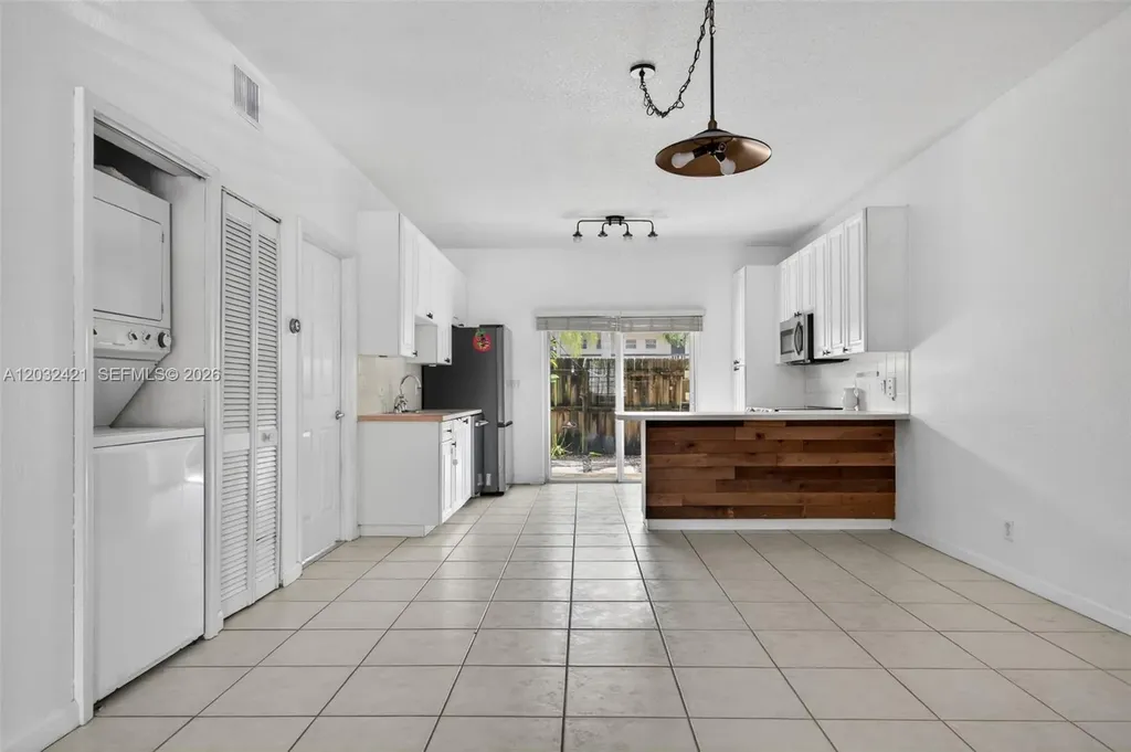 4902 Washington Street Hollywood FL 33021