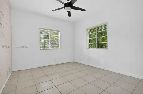 4902 Washington Street Hollywood FL 33021
