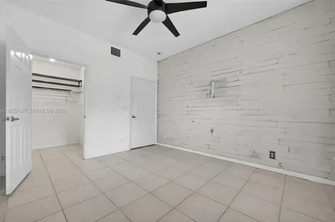 4902 Washington Street Hollywood FL 33021