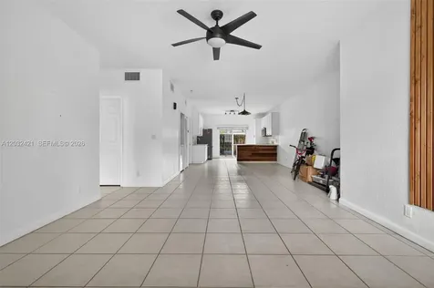 4902 Washington Street Hollywood FL 33021