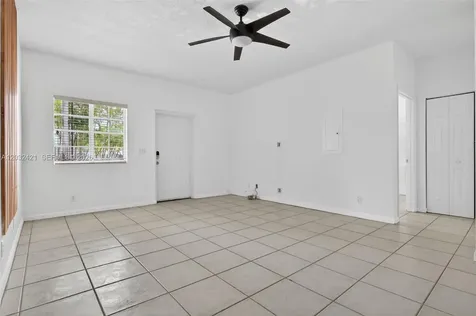 4902 Washington Street Hollywood FL 33021
