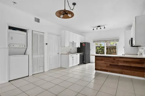 4902 Washington Street Hollywood FL 33021