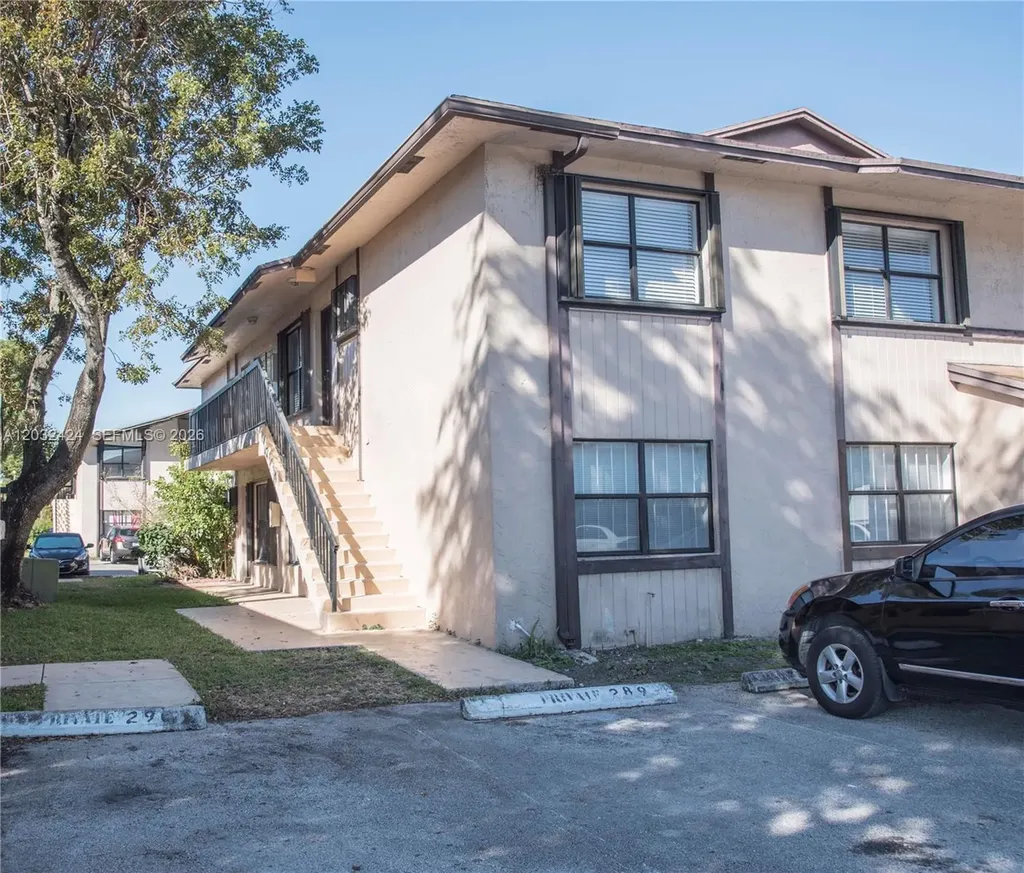 2500 W 67th Place Hialeah FL 33016