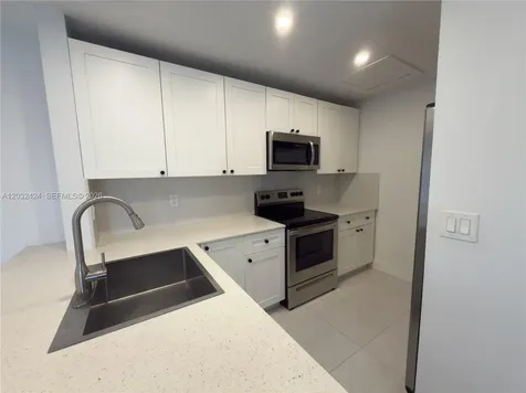 2500 W 67th Place Hialeah FL 33016