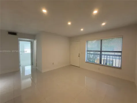 2500 W 67th Place Hialeah FL 33016