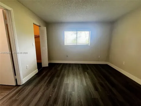 350 W Palm Circle W Pembroke Pines FL 33025