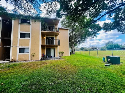 350 W Palm Circle W Pembroke Pines FL 33025