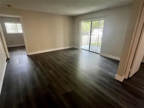 350 W Palm Circle W Pembroke Pines FL 33025