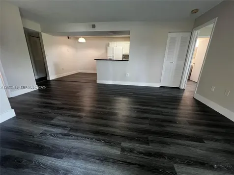 350 W Palm Circle W Pembroke Pines FL 33025