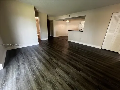 350 W Palm Circle W Pembroke Pines FL 33025