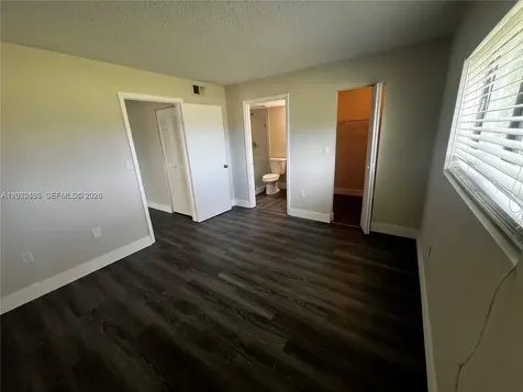 350 W Palm Circle W Pembroke Pines FL 33025