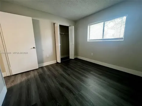 350 W Palm Circle W Pembroke Pines FL 33025
