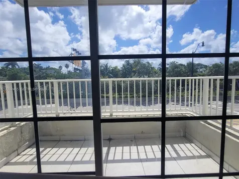 2600 Collins Avenue Miami Beach FL 33140
