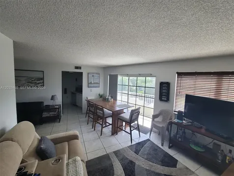 2600 Collins Avenue Miami Beach FL 33140
