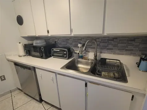 2600 Collins Avenue Miami Beach FL 33140