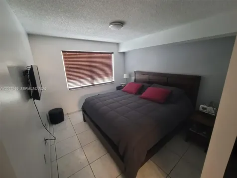 2600 Collins Avenue Miami Beach FL 33140