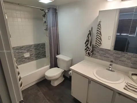 2600 Collins Avenue Miami Beach FL 33140