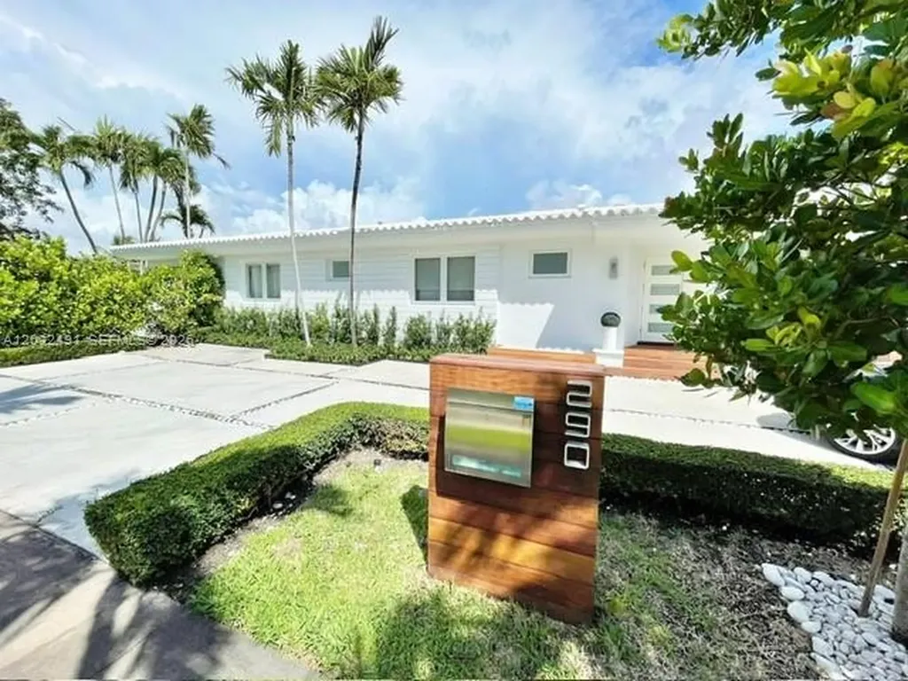 290 E Shore Drive E Miami FL 33133