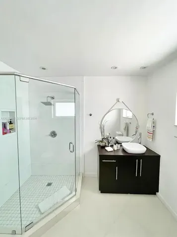 290 E Shore Drive E Miami FL 33133