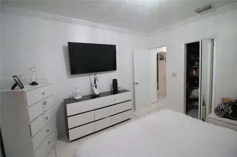 359 E 12th Street Hialeah FL 33010