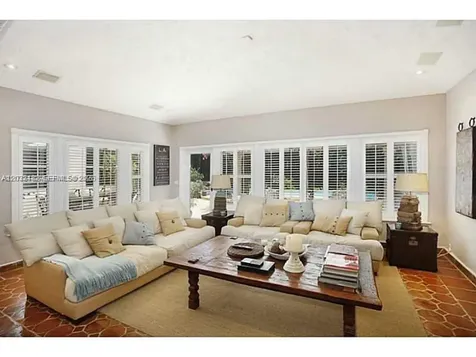 5621 Alton Road Miami Beach FL 33140