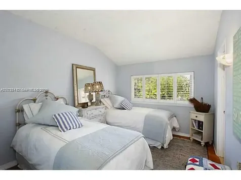5621 Alton Road Miami Beach FL 33140