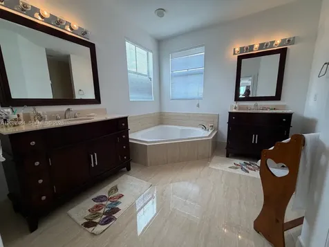 9924 NW 10th Terrace Miami FL 33172
