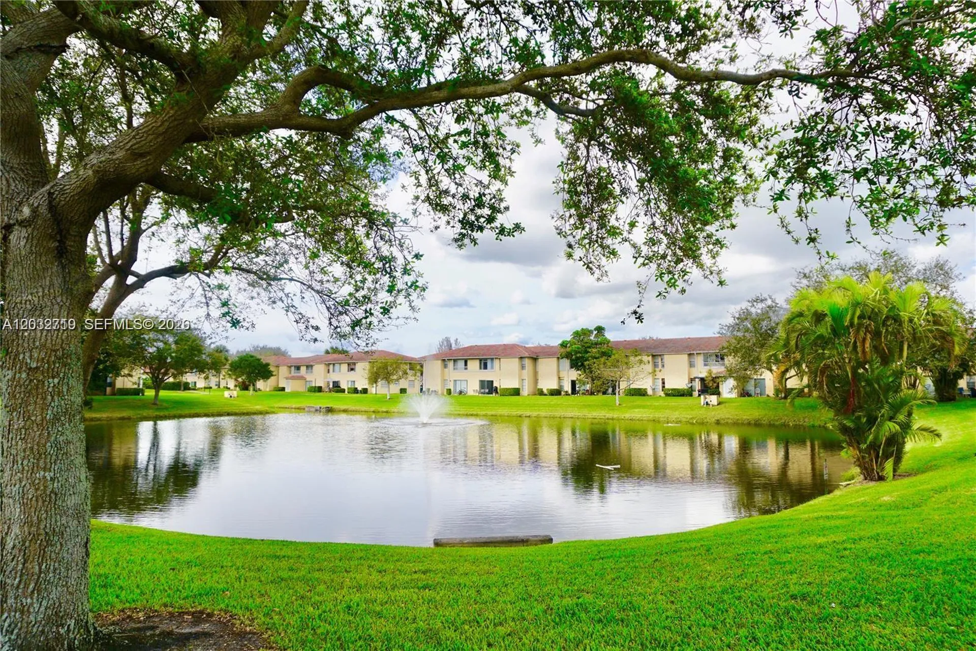 841 Twin Lakes Drive Coral Springs FL 33071