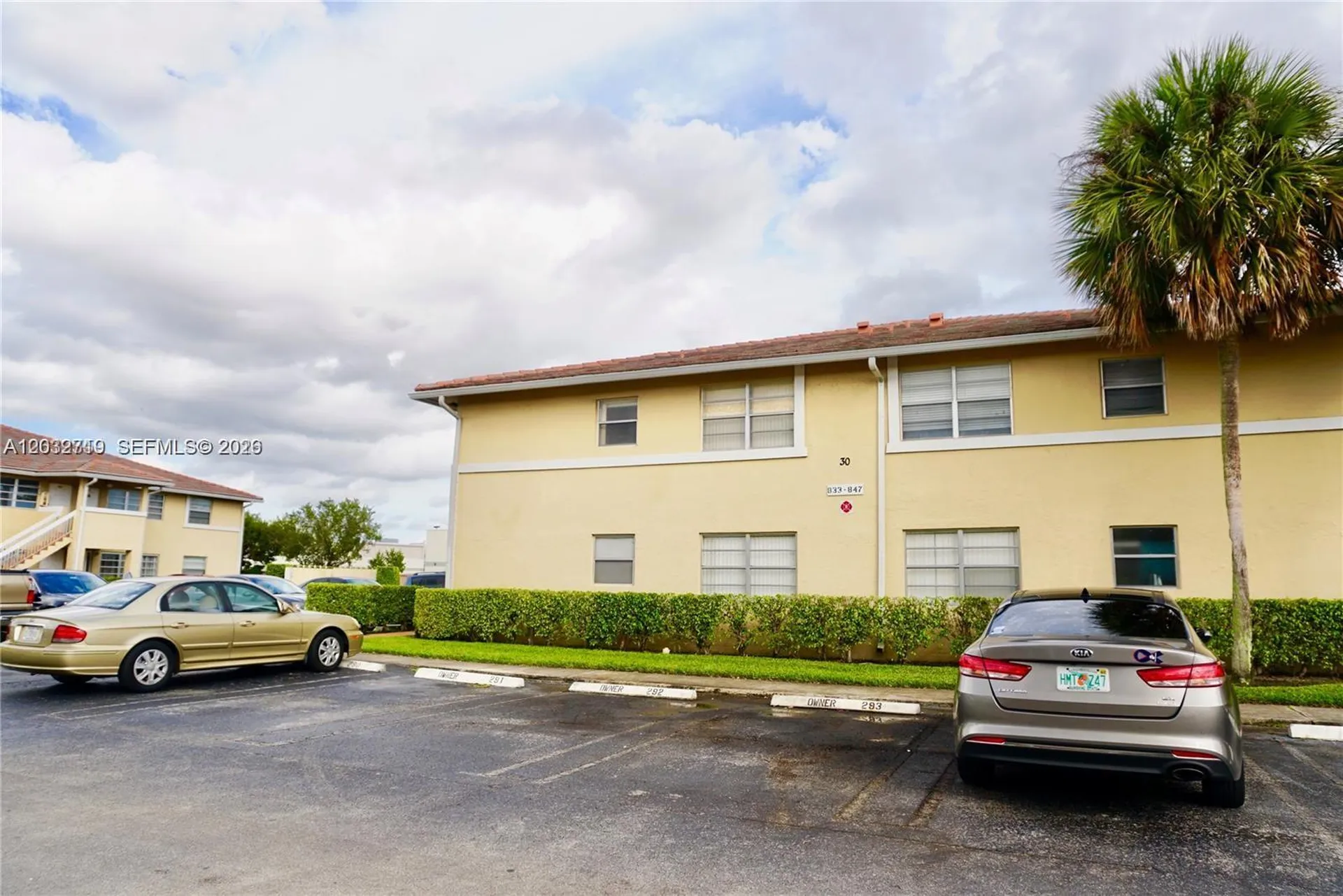 841 Twin Lakes Drive Coral Springs FL 33071