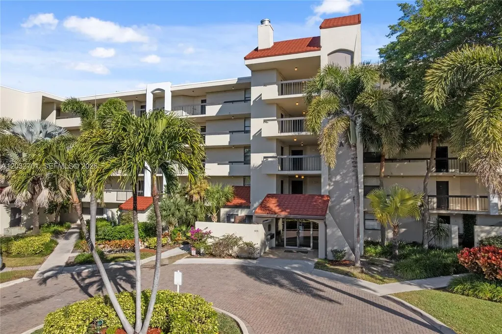 825 Egret Circle Delray Beach FL 33444
