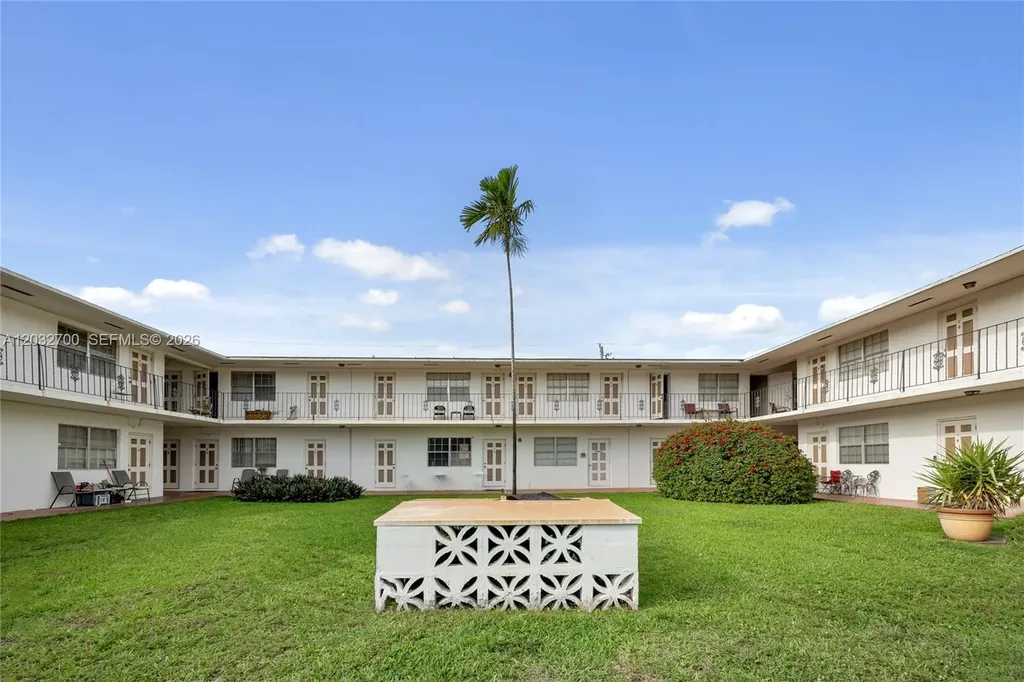 1825 Cleveland Street Hollywood FL 33020