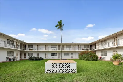1825 Cleveland Street Hollywood FL 33020