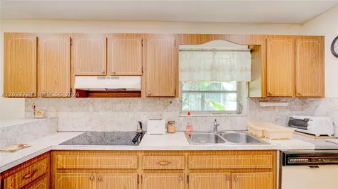 6560 SW 34th Street Miami FL 33155