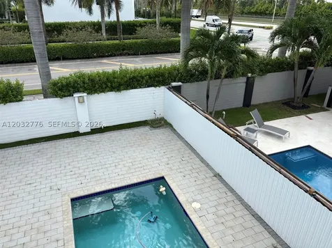 7433 NW 99th Avenue Doral FL 33178