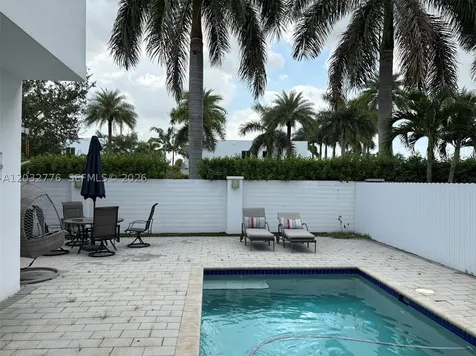 7433 NW 99th Avenue Doral FL 33178