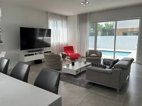7433 NW 99th Avenue Doral FL 33178