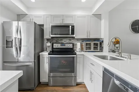 9340 Lagoon Place Davie FL 33324