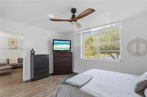 9340 Lagoon Place Davie FL 33324