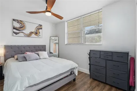 9340 Lagoon Place Davie FL 33324